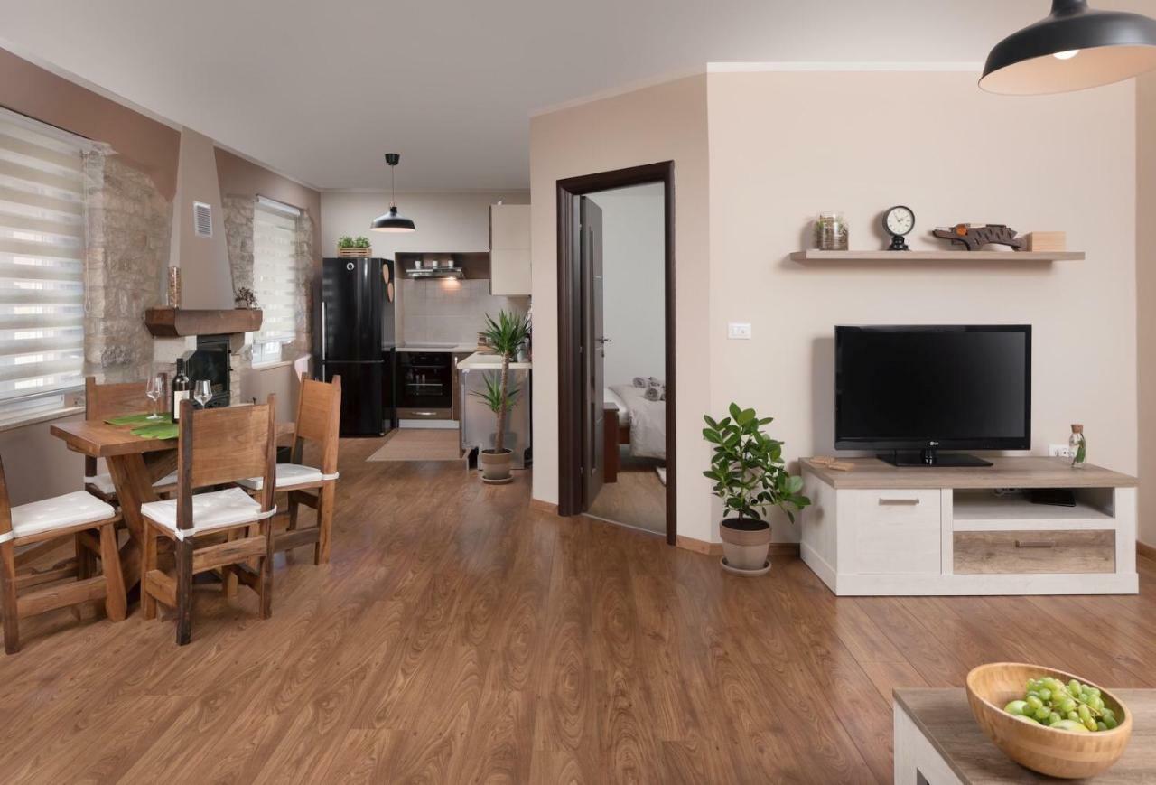 Ferienwohnung Vecchio Mercato Pula Apartman Exterior foto